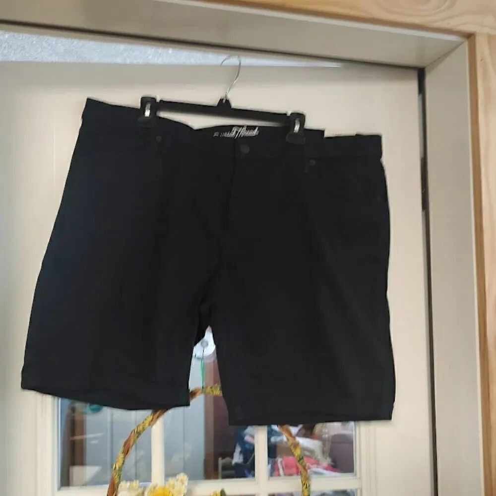 New Universal Thread Black Bermuda Shorts 9 Inch InseamβWomen'sβ22W